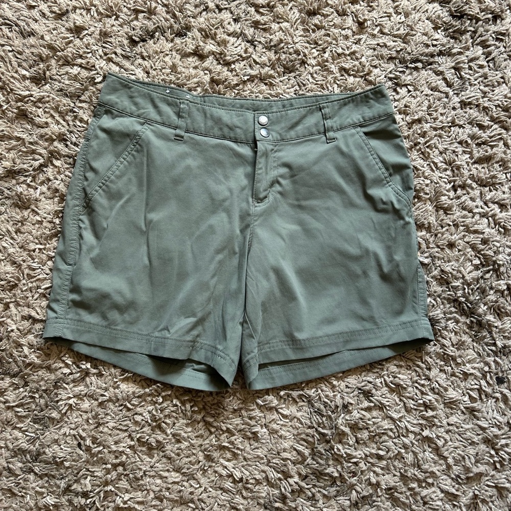 Columbia Arrowhead Green Women's Omni-Shield Shorts